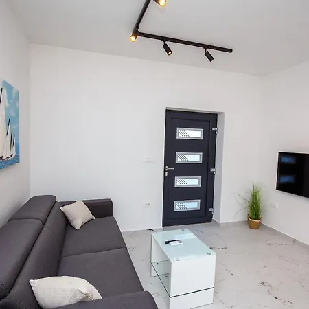 Miema With Jacuzzi Apartman Zára