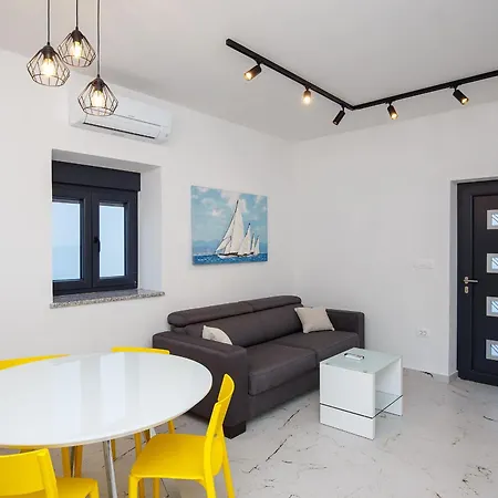 Miema With Jacuzzi アパート ザダル