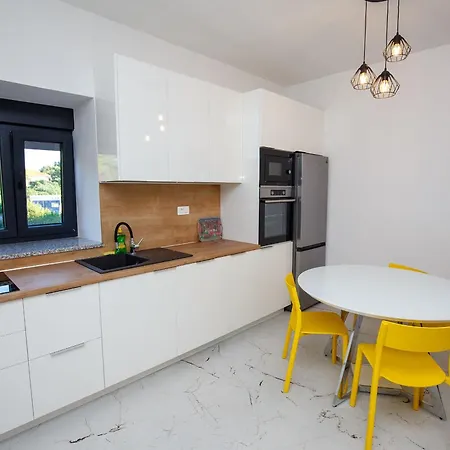 Miema With Jacuzzi アパート ザダル