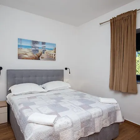 Miema With Jacuzzi ザダル