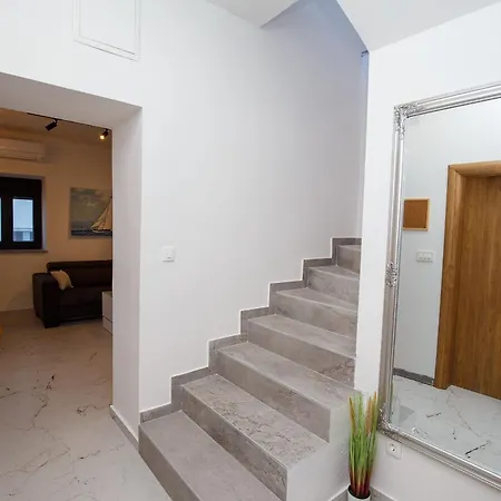 Miema With Jacuzzi Apartman Zára