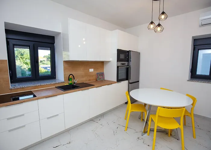 Miema With Jacuzzi Apartman Zára