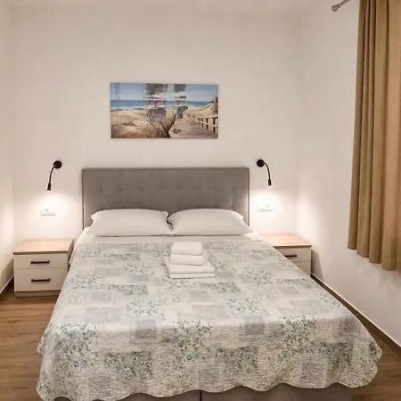 Lägenhet Miema With Jacuzzi Zadar