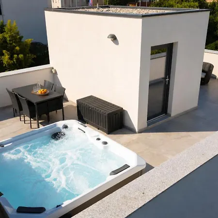 Lägenhet Miema With Jacuzzi Zadar