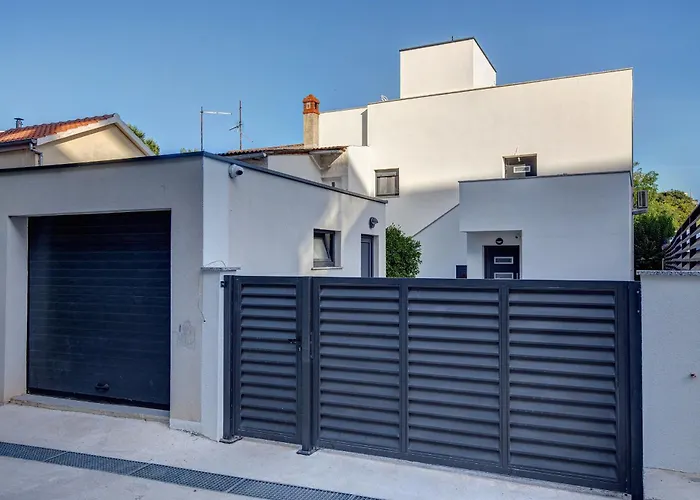 Miema With Jacuzzi Apartman